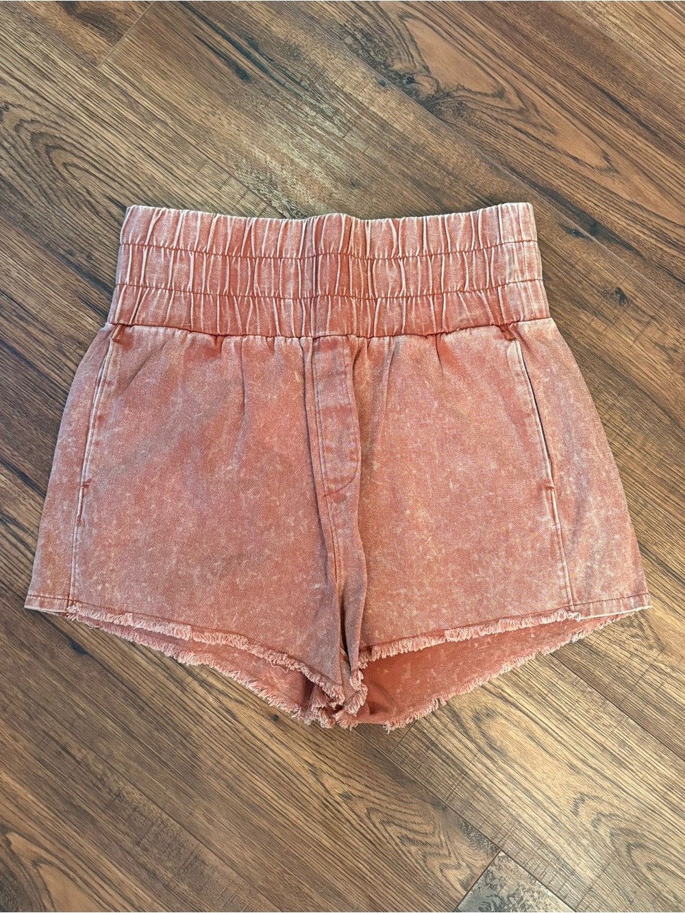 new in High-Waist Washed Coral Women's Elastic Waist Shorts Size M